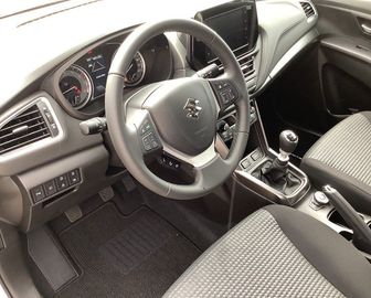 Car image 11