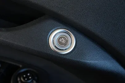 Car image 34