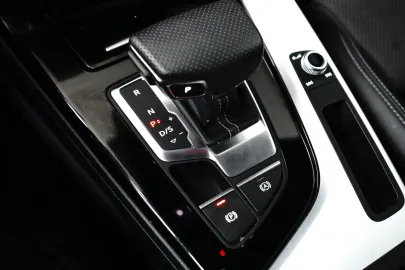 Car image 28