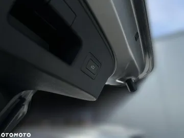 Car image 35
