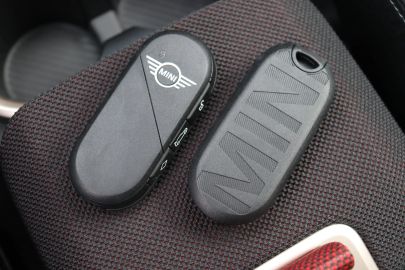 Car image 26