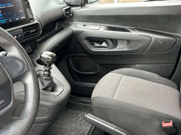 Car image 22