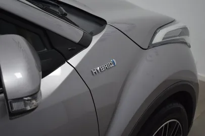 Car image 25