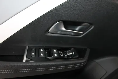 Car image 28