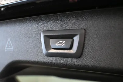 Car image 35