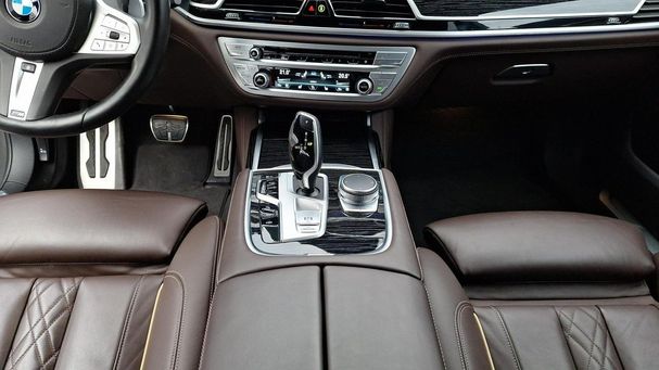 BMW 740 xDrive 250 kW image number 28