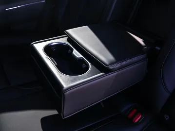 Car image 43