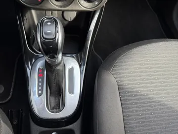 Car image 27