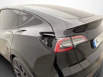 Car image 32