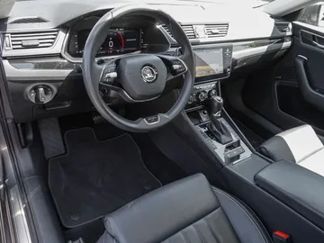 Car image 26