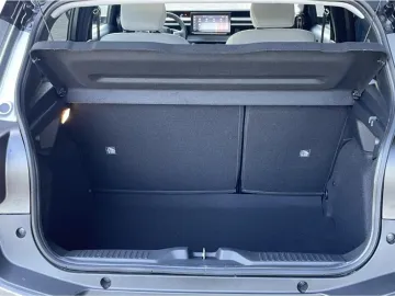 Car image 26
