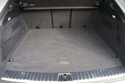 Car image 34