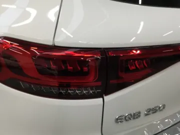 Car image 24