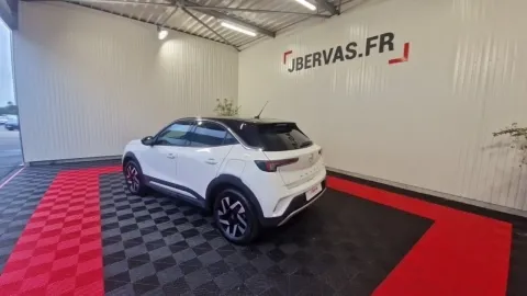 Car image 3