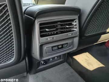 Car image 35