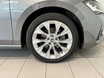 Car image 35
