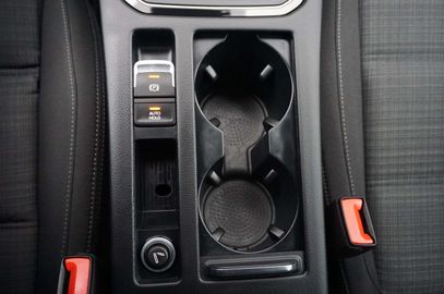 Car image 32