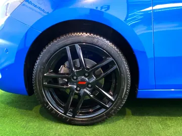 Car image 32
