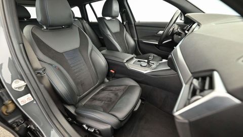 Car image 30