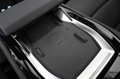 Car image 29