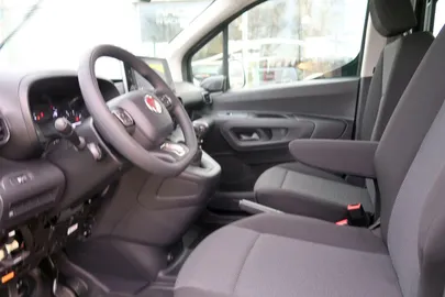 Car image 30