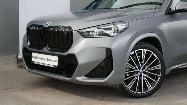 BMW iX1 xDrive30 200 kW image number 1