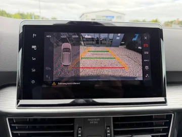 Car image 27