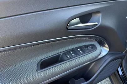 Car image 33