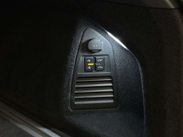 Car image 36