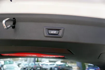 Car image 33