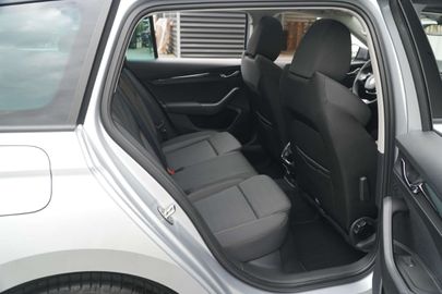 Car image 37