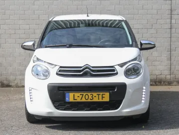 Car image 3