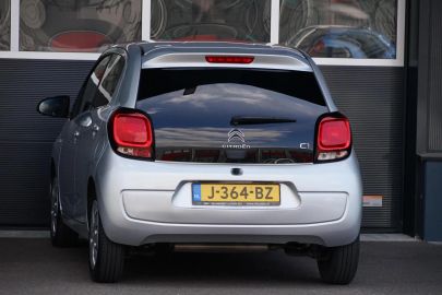 Car image 27