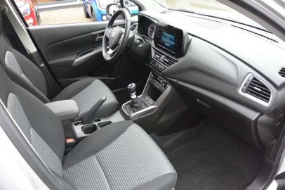 Car image 28