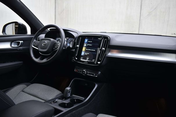 Volvo XC40 Recharge R T4 Design Expression 155 kW image number 25