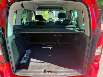 Car image 32