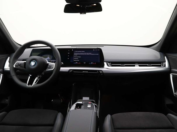 BMW iX1 xDrive30 M Sport 230 kW image number 12