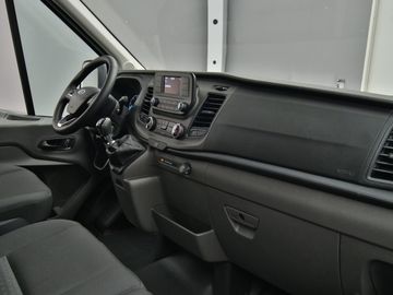 Car image 32