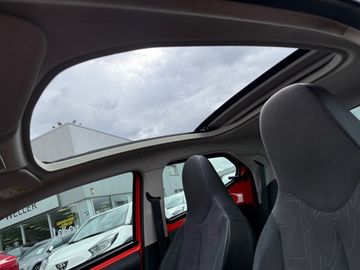 Car image 28