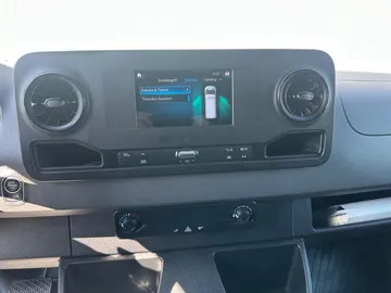 Car image 39
