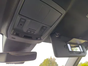 Car image 36
