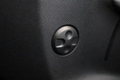 Car image 36