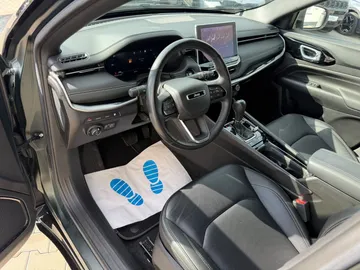 Car image 40