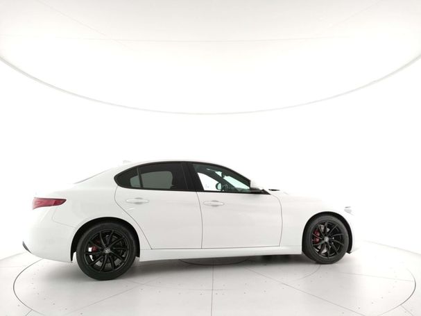 Alfa Romeo Giulia 2.2 AT8 140 kW image number 6