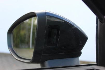 Car image 37