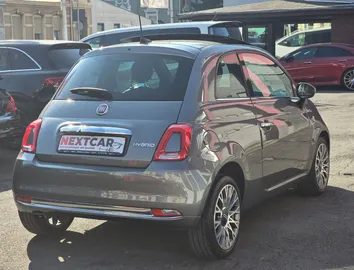 Car image 4