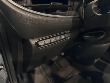 Car image 43