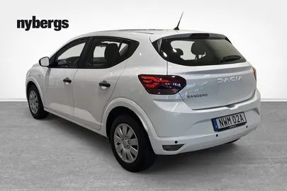 Car image 4