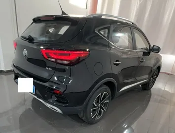 Car image 3