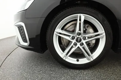 Car image 30